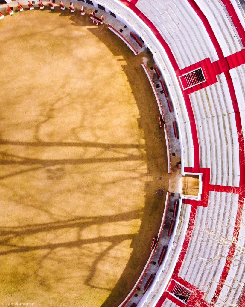 Les arènes de Tyrosse vues d'en haut.