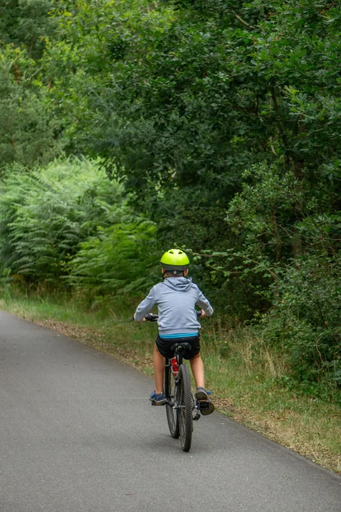 A vélo sur la piste cyclable à Labenne