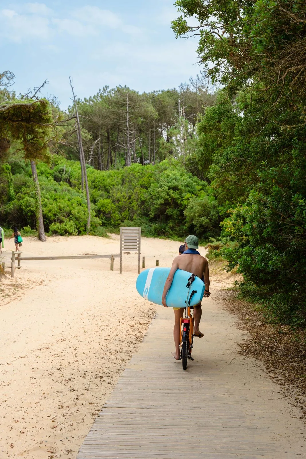 A vélo en direction de la plage des chênes-liège à Moliets