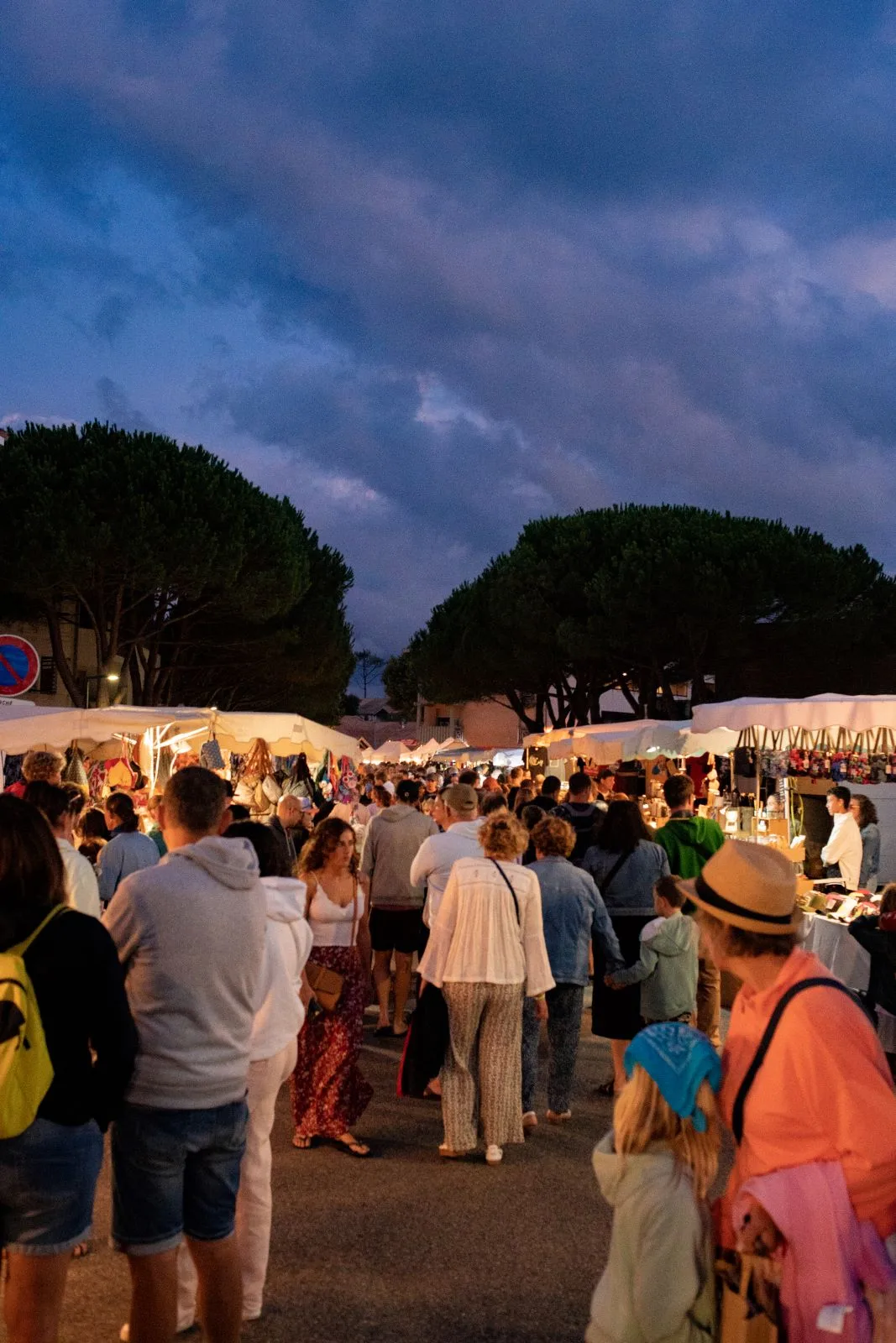 Le marché des artisans créateurs à Moliets-et-Maâ en juillet et août
