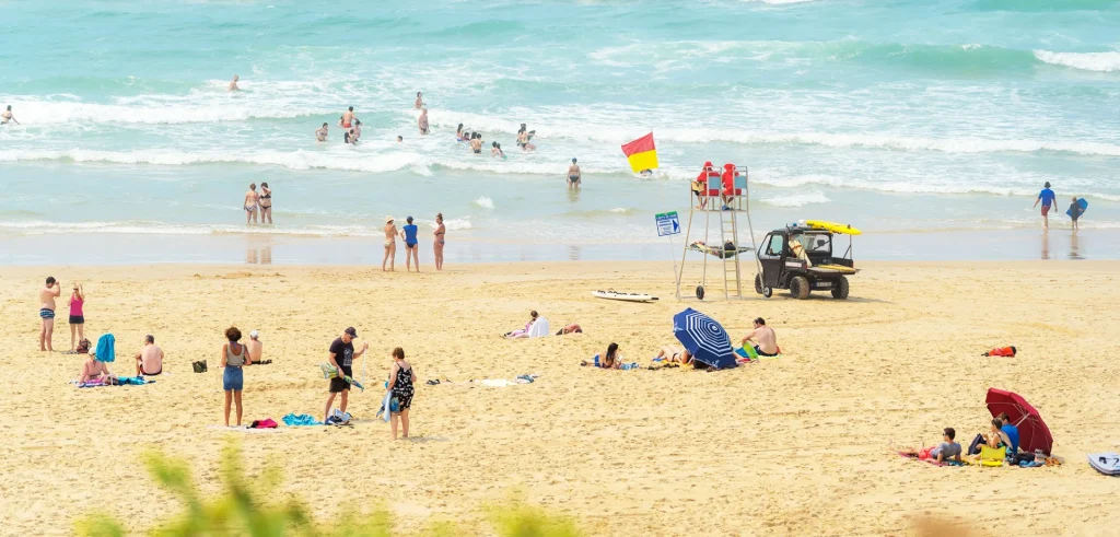 Plage de Messanges surveillée par 2 sauveteurs