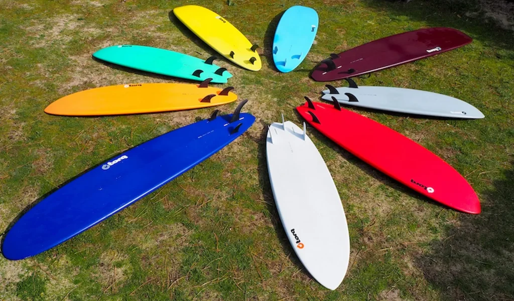 des planches de surf, dans un surfhouse à vieux Boucau dans les Landes