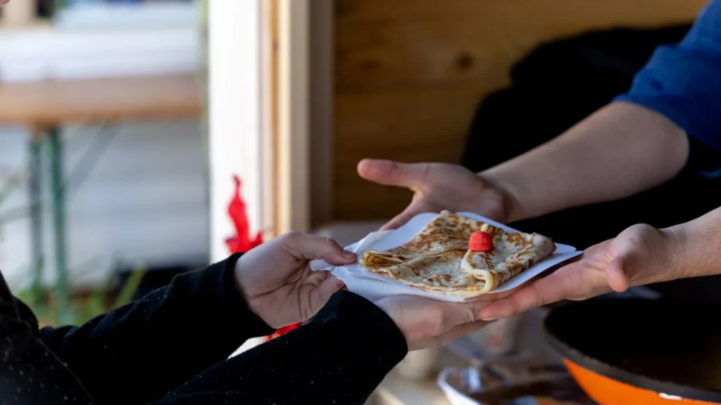 Marché de Noël à Capbreton, marchand de crèpe.