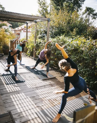 Cours de yoga après le surf