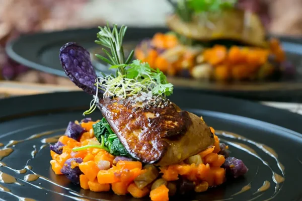 Le foie gras de canard joliment dressé dans un restaurant de la côte sud des landes