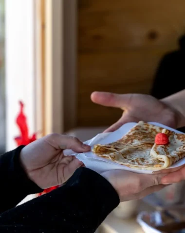 Marché de Noël à Capbreton, marchand de crèpe.