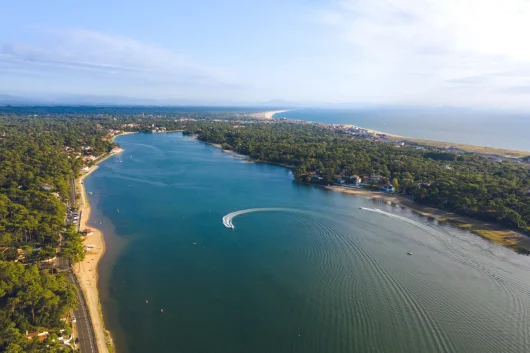 Vue panoramique sur le lac d'Hossegor et sur l'Océan