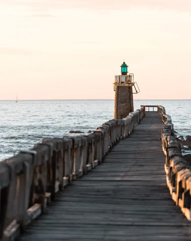 Vue sur l'Estacade de Capbreton à l'entrée du port