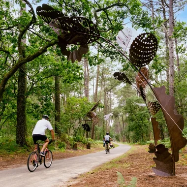 Voie verte l'itiné'Rêve et ses sculptures à Soustons