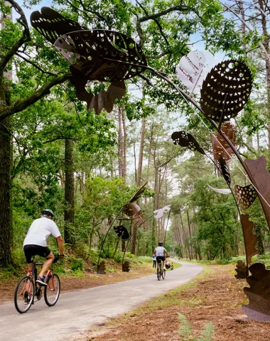 Voie verte l'itiné'Rêve et ses sculptures à Soustons