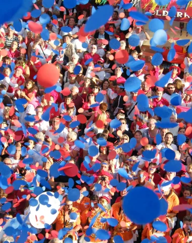 Ouverture des fêtes de Tyrosse avec des confettis