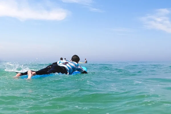 Surfer à Capbreton avec les écoles locales. Faites confiance aux professionnels