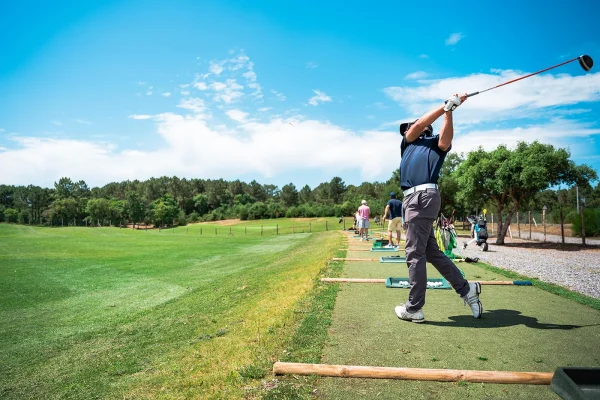 Echauffement avant un parcours de golf à Pinsolle à Soustons