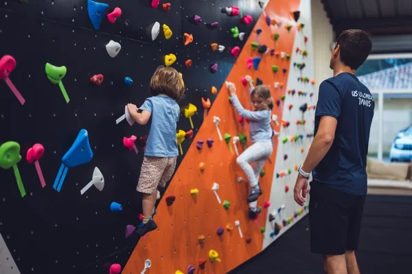 Futurs champions d'escalade au gravity Bouldering de Labenne