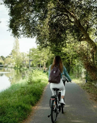 Promenade à vélo le long du canal du Boudigau à Capbreton