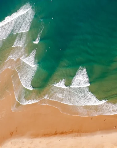 Vue aérienne de la mer des Landes.