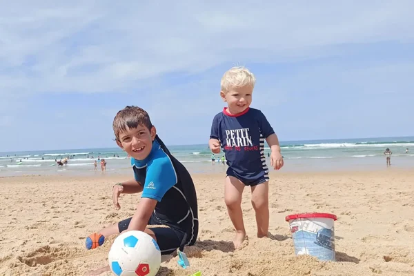 La plage et ses jeux, la base d'un séjour en famille réussi dans les Landes